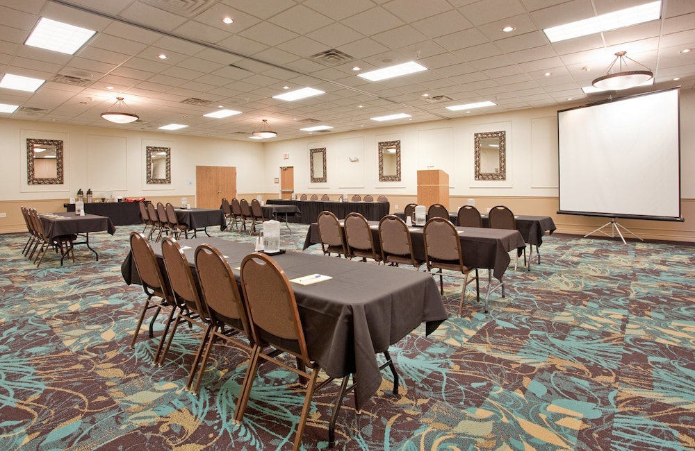 Holiday Inn Express Hotel & Suites Beatrice by IHG - photo 126