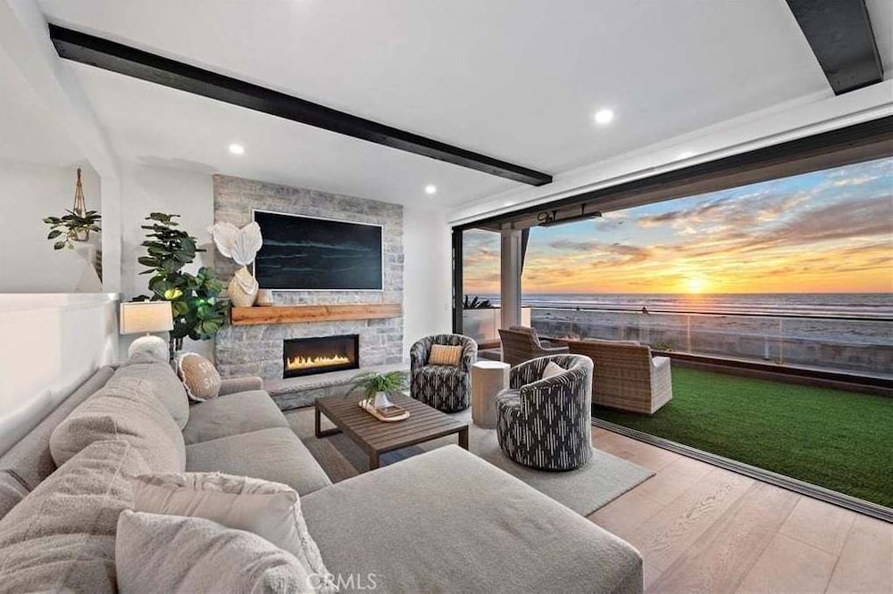 Beachfront Sunset - carbon neutral hotel in San Diego