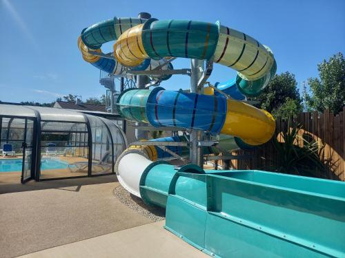 Camping Paradis Domaine Oyat — 4-Star Luxury Hotel in Le Fenouiller, France
