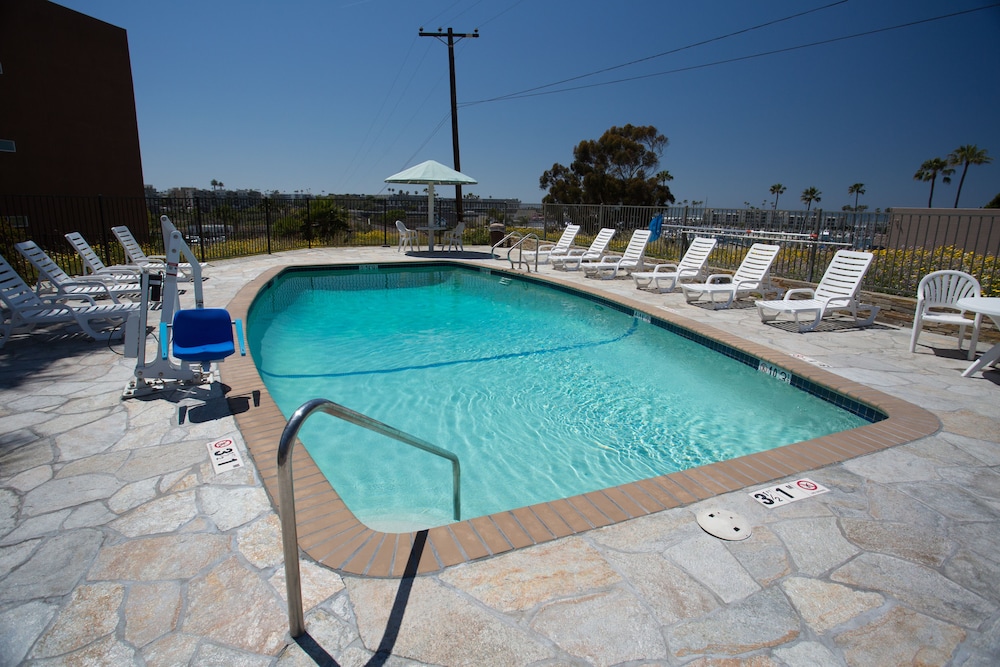 Days Inn by Wyndham Oceanside - photo 17