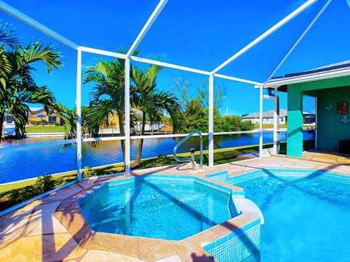On The Water Sleeps 12 2 King Masters Golf Fishing Bbq Pool Spa Pvt Yard in Cape Coral, United States
