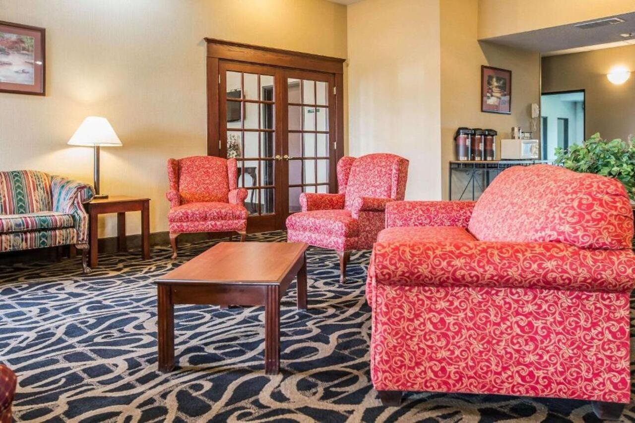 Quality Inn & Suites Mendota near I 39 - photo 5