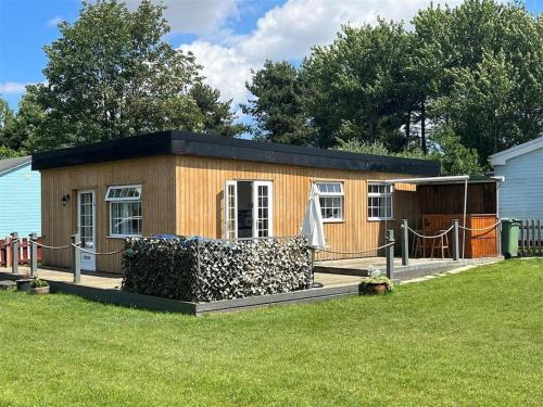 The Chalet by Hip Haus — 4-Star Luxury Hotel in Humberston, United Kingdom
