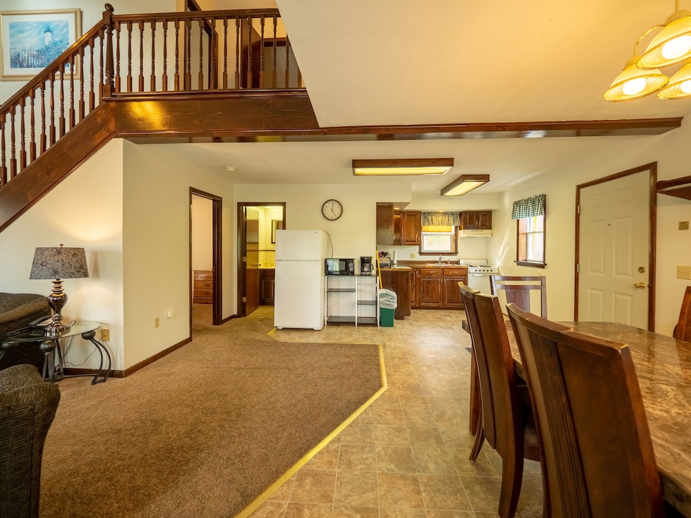 Lake 'N Pines Motel - photo 36