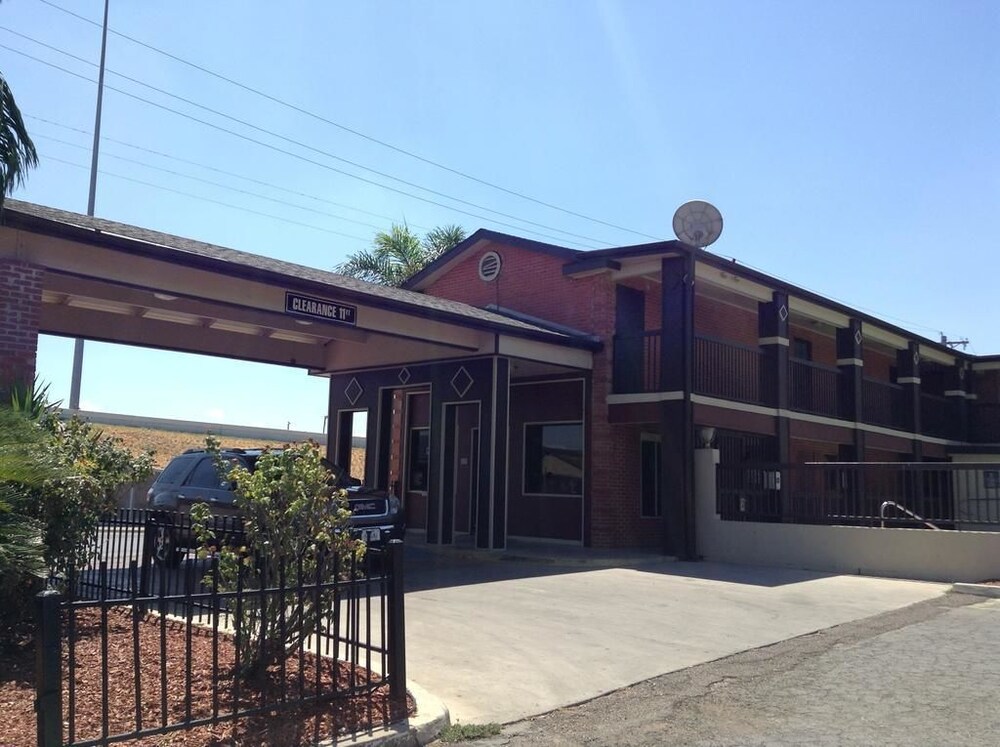 Sky Palace Inn and Suites Laredo - photo 36