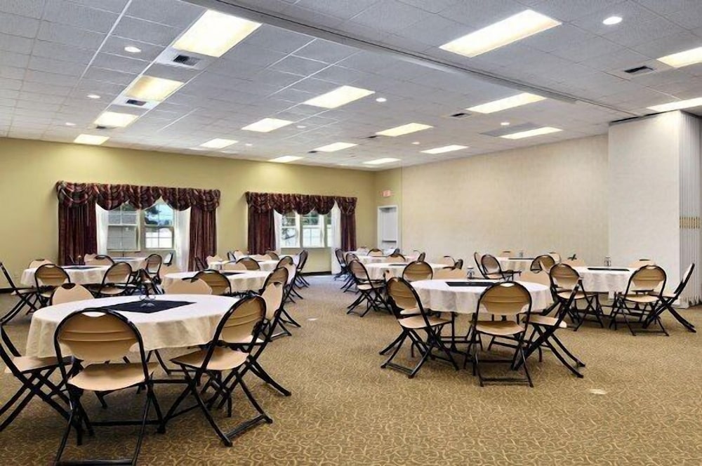 Stay Beyond Inn & Suites - photo 21