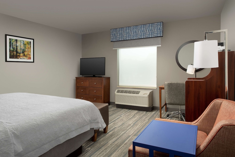 Hampton Inn & Suites Holly Springs - photo 16