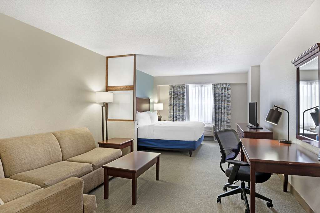 Best Western Plus Crossroads Inn & Suites - photo 11