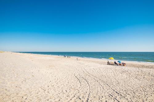 Moon Struck by Oak Island Accommodations - photo 34