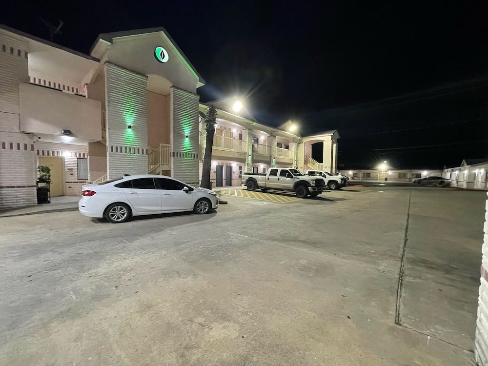 Woodland Inn & Suites - photo 4