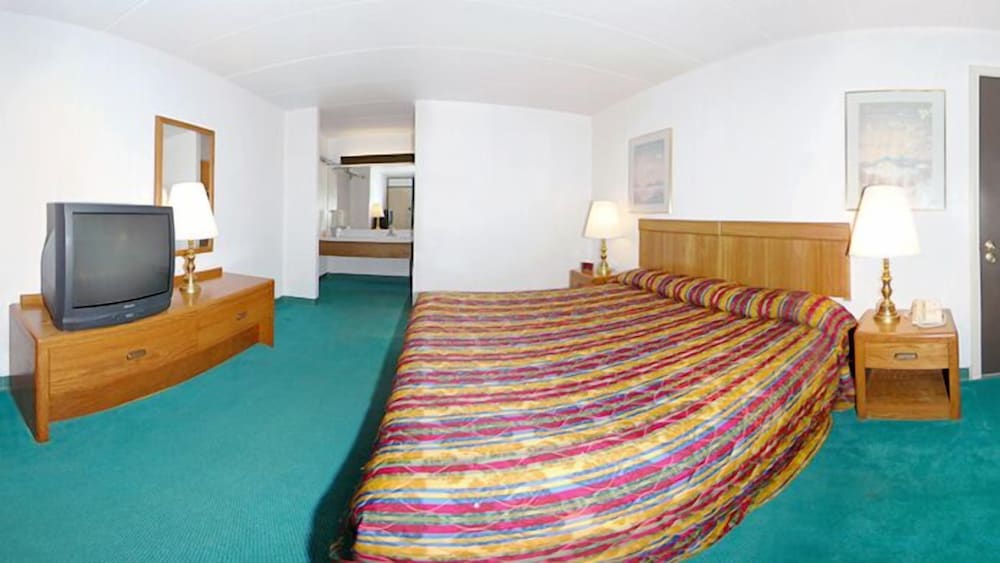 Loyalty Inn Maryville - photo 15
