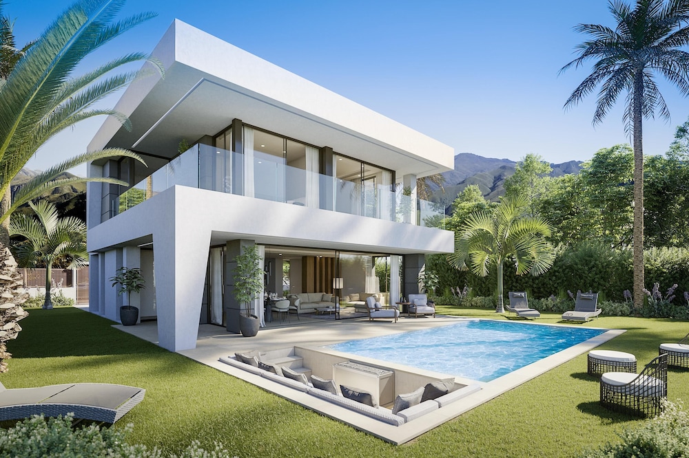 Luxury Villa in Perfect Location With sea Views — 4-Star Luxury Hotel in Manilva, Spain