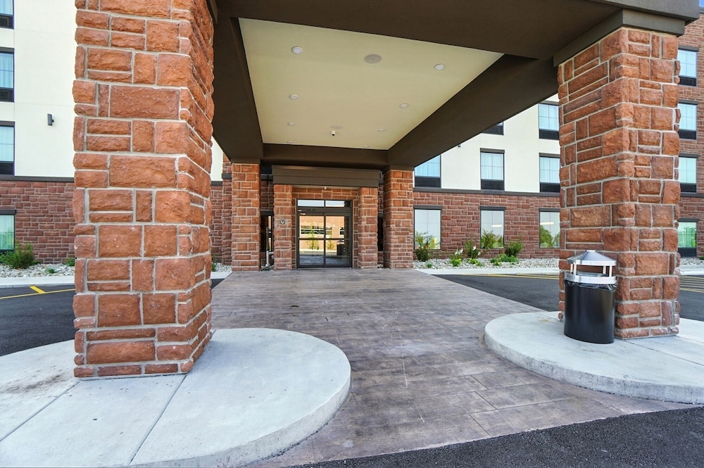 Cobblestone Hotel & Suites Bellefontaine - photo 100