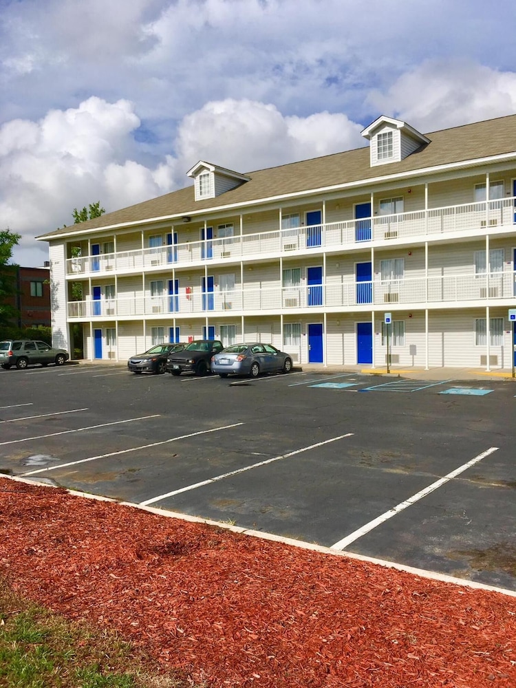InTown Suites Extended Stay North Charleston SC Rivers Ave - photo 25