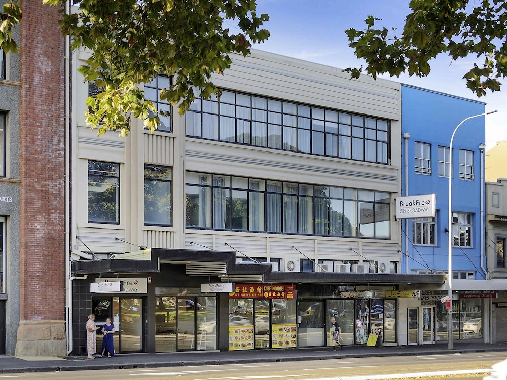 Breakfree On Broadway Sydney — Glebe