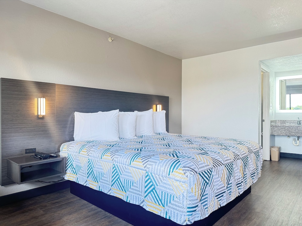 Masters Inn Tucker - photo 22