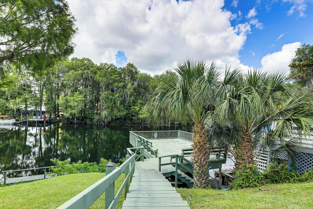 Boathouse & Dock: Riverfront Dunnellon Getaway — hotel in Dunnellon