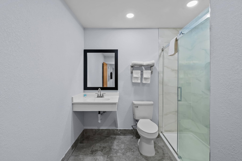 Suburban Studios Newport News Hampton - photo 27