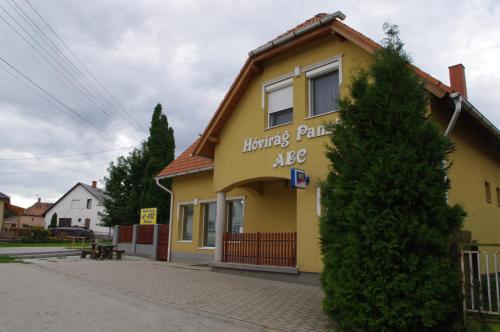 Hóvirág Panzió in Zirc, Hungary
