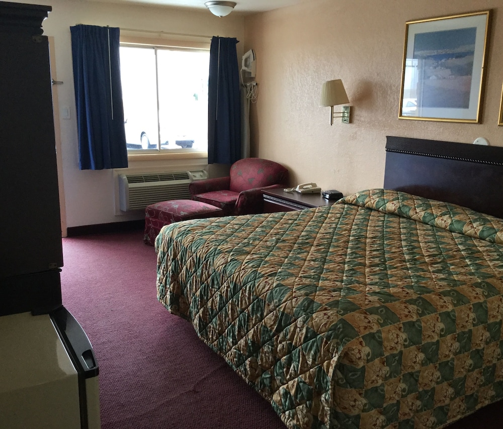 Belmont Inn & Suites - photo 9