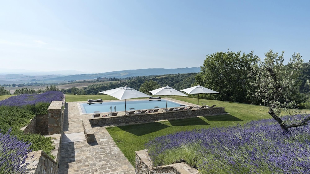 Villa Panorama 14 in Chianni — 4-Star Luxury Hotel in Chianni, Italy