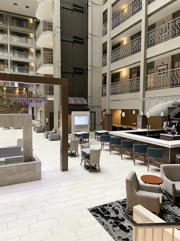 Embassy Suites by Hilton Chicago Schaumburg Woodfield - photo 37