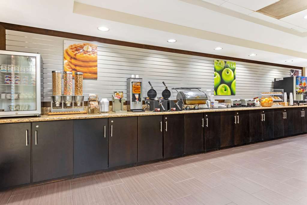 La Quinta Inn & Suites by Wyndham Tampa North I 75 - photo 24
