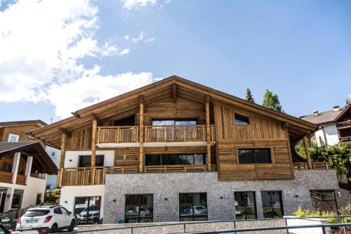 Chalet Zenit — 4-Star Luxury Hotel in Selva, Italy