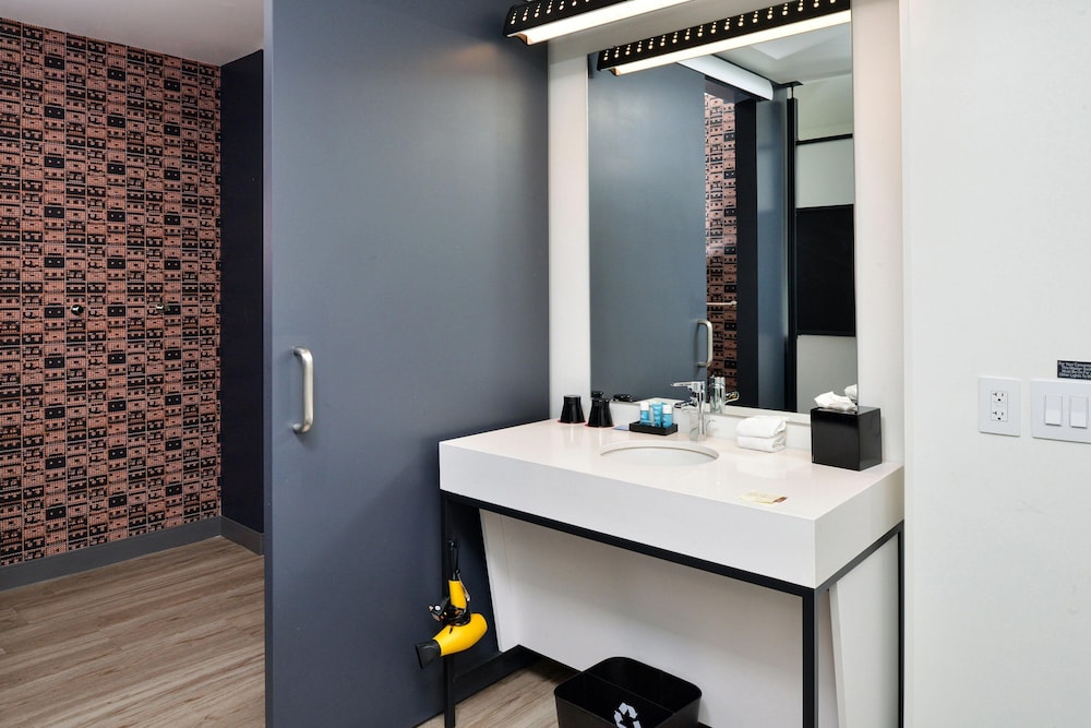 Aloft Charlotte Airport - photo 21