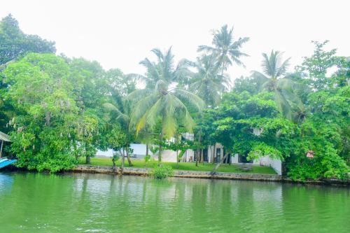The Green Lagoon Villa — 5-Star Luxury Hotel in Hikkaduwa, Sri Lanka