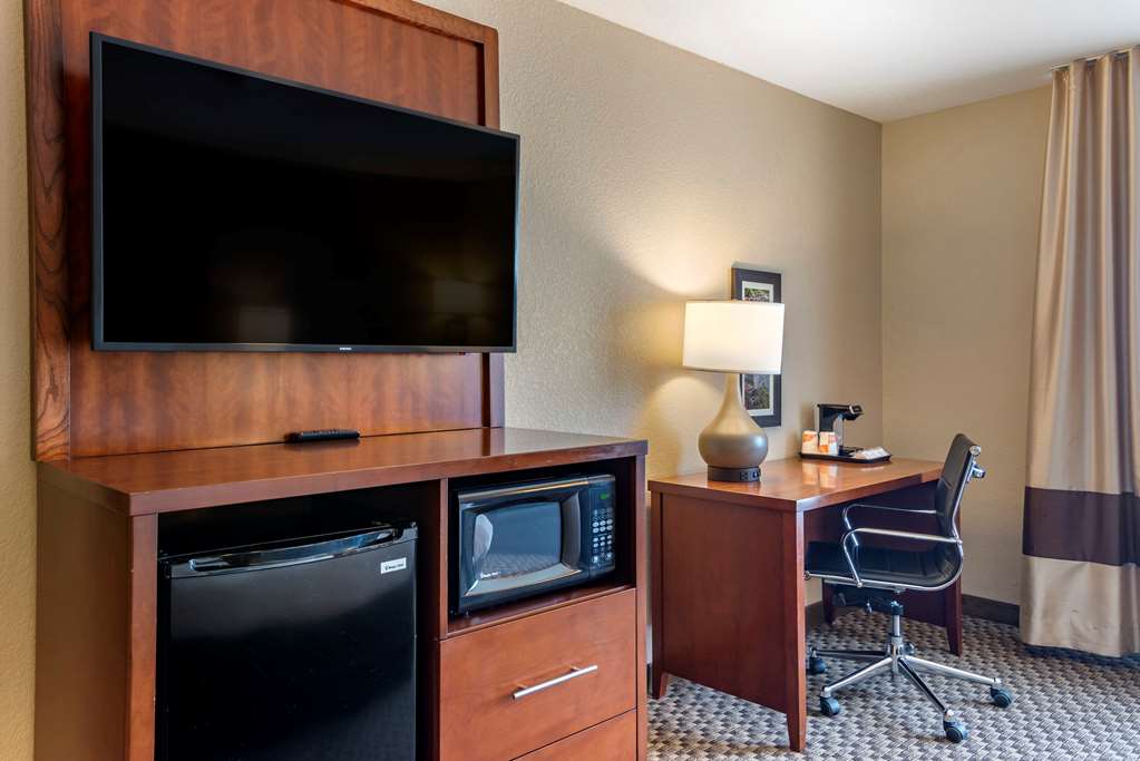 Comfort Inn & Suites Blue Ridge - photo 7