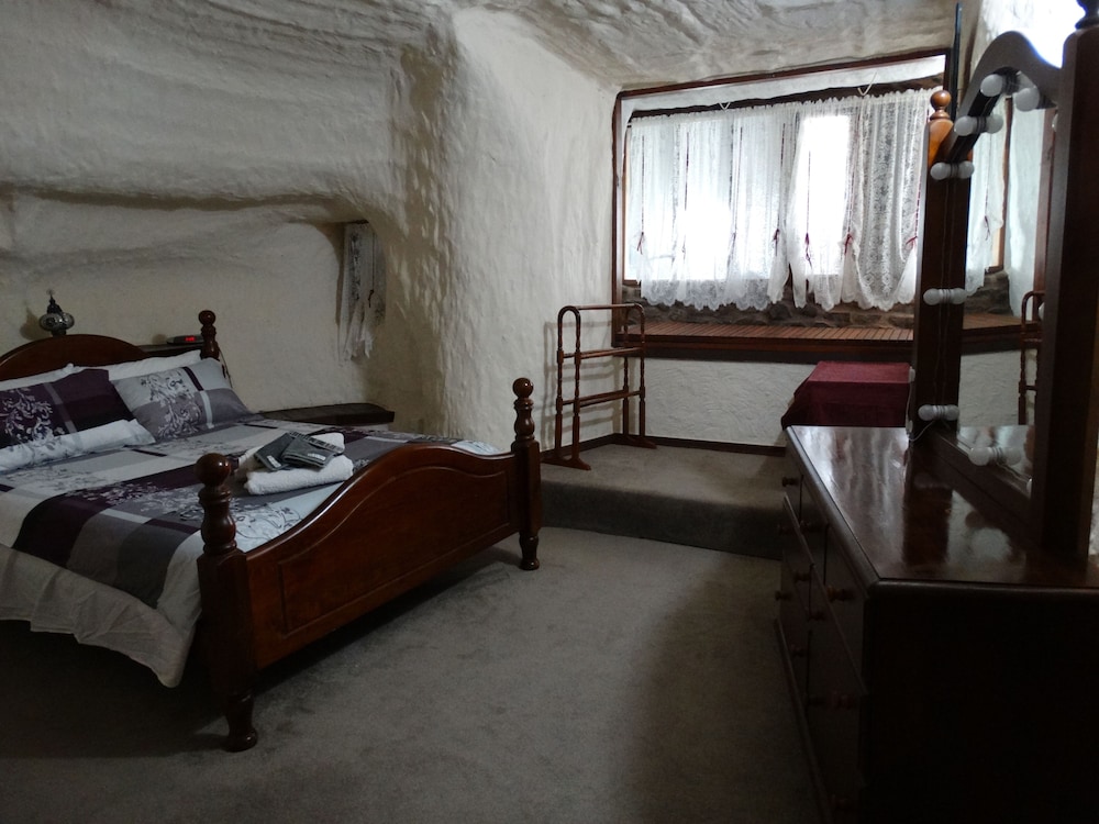 Di’s Dugouts — Coober Pedy — photo 4