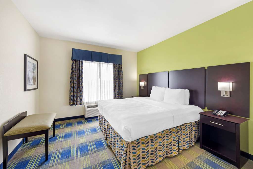 Best Western Plus Pratt - photo 25