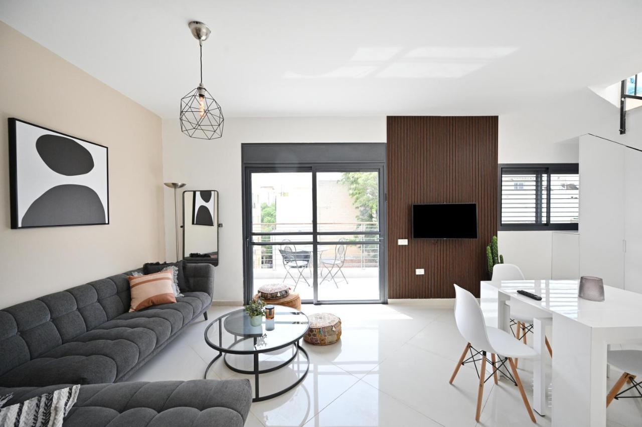 Modern 3BR Duplex near BograshovBeach by HolyGuest — 4-Star Luxury Hotel in Tel Aviv, Israel