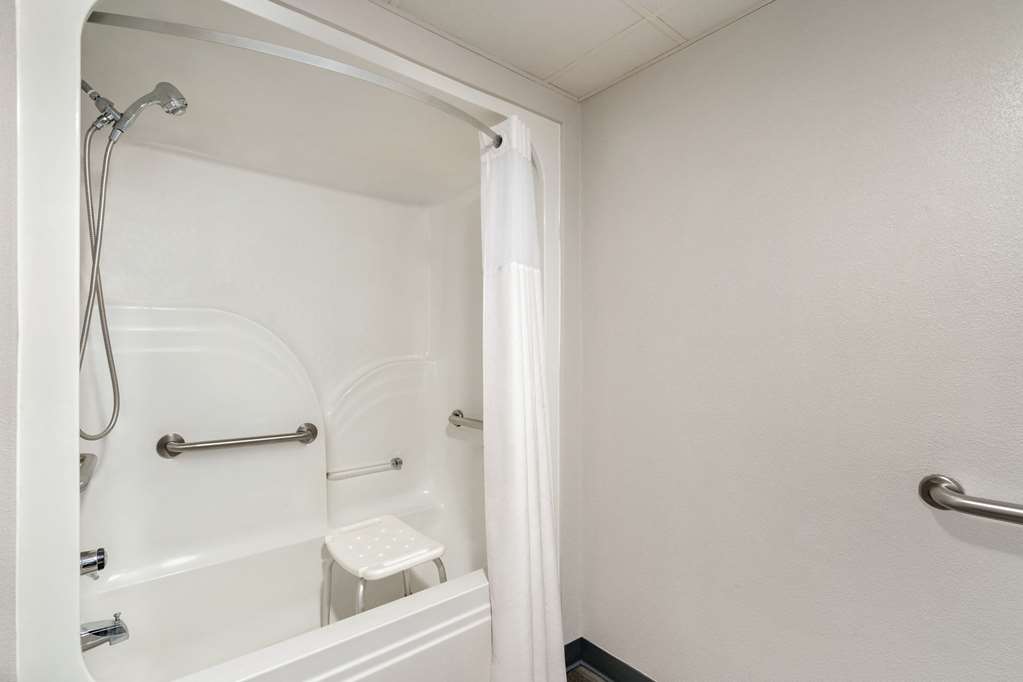 Days Inn by Wyndham Canastota Verona - photo 25