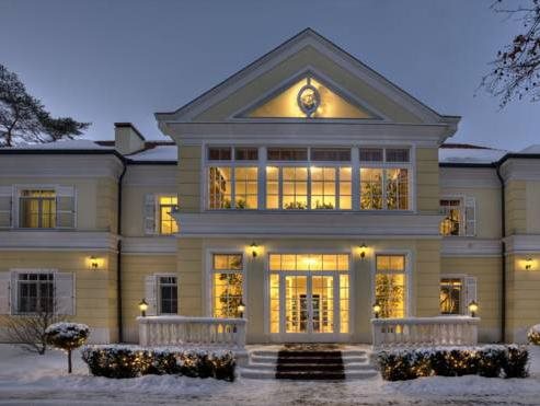 Château Visz — 5-Star Luxury Hotel in Siofok, Hungary