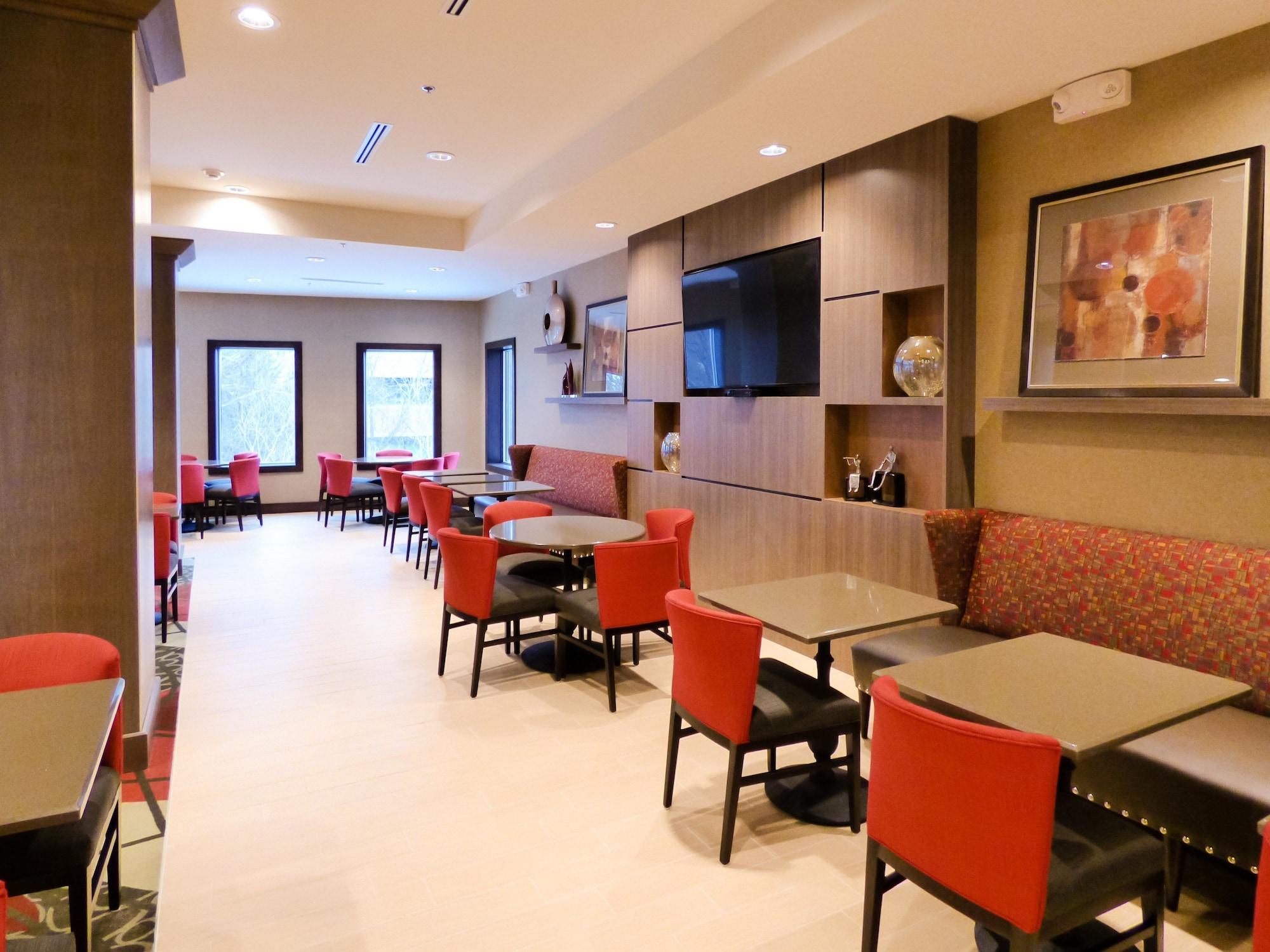 Holiday Inn Express & Suites Plymouth Ann Arbor Area by IHG - photo 7