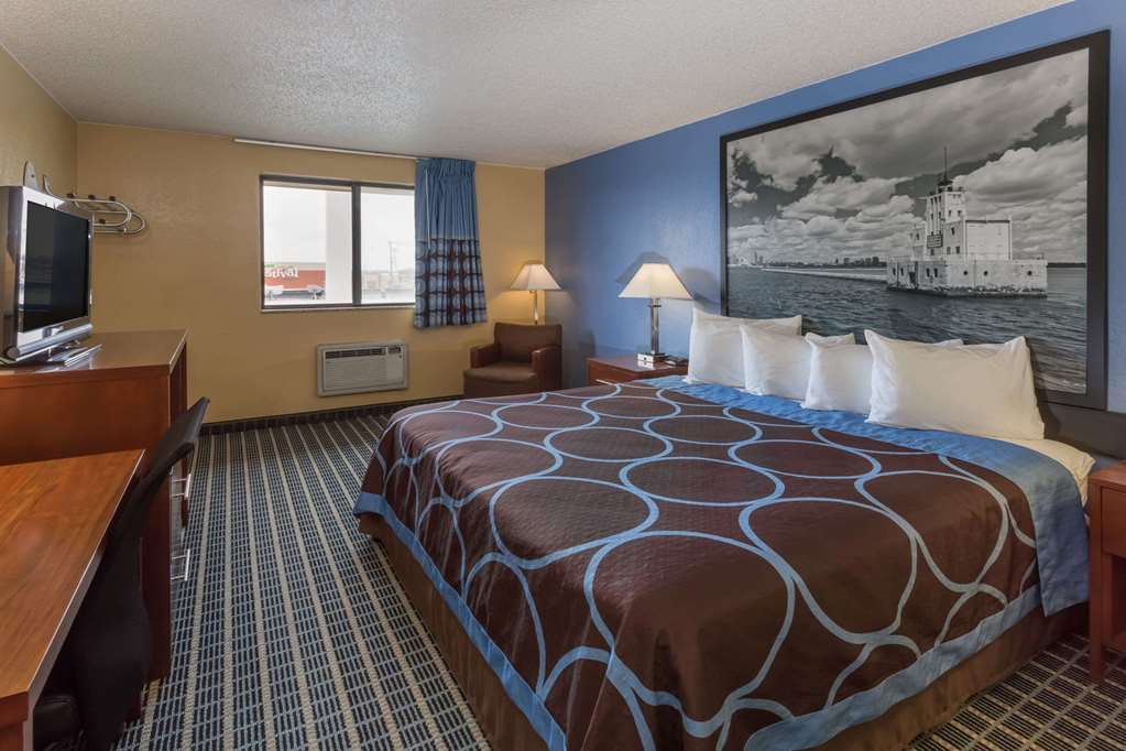 Super 8 by Wyndham Janesville - photo 4