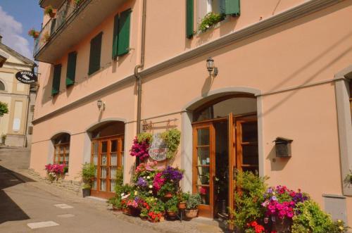 Hotel La Piazzetta in Lizzano In Belvedere, Italy