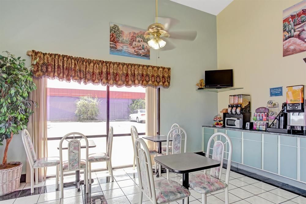 Travelodge by Wyndham Tucson AZ - photo 2