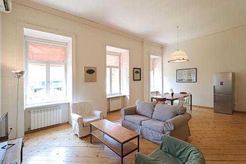 Bright 3BR Apartment in Old Tbilisi by Wehost