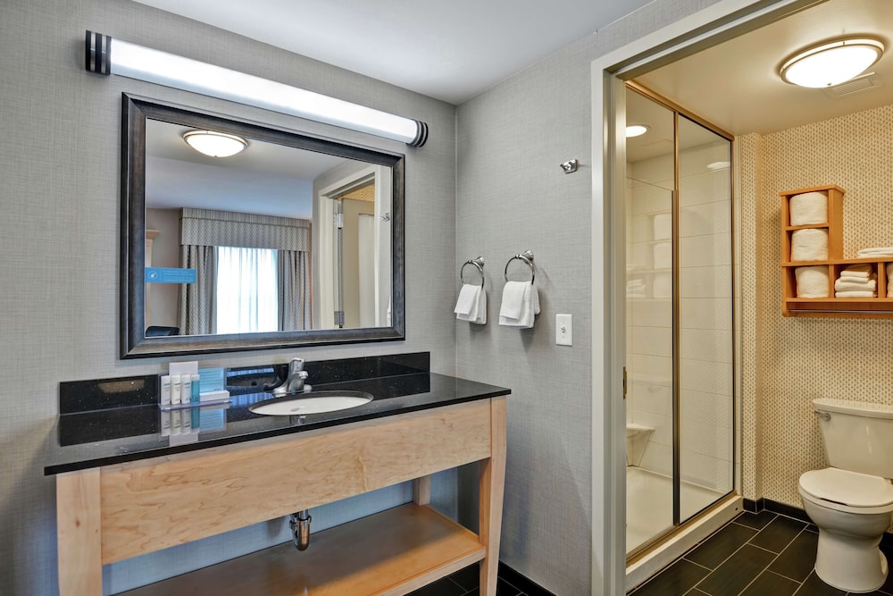 Hampton Inn & Suites Raleigh Crabtree Valley - photo 39