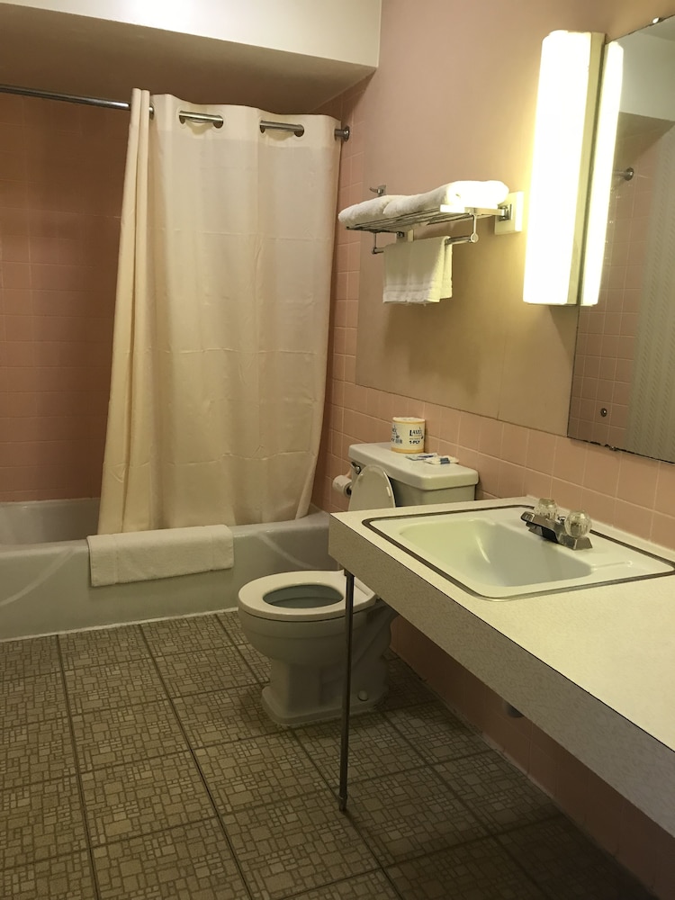 Allenwood Motel - photo 30
