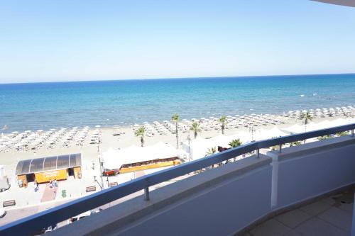 Lazuli Sea View Beachfront Ap 43 — 4-Star Luxury Hotel in Larnaca, Cyprus