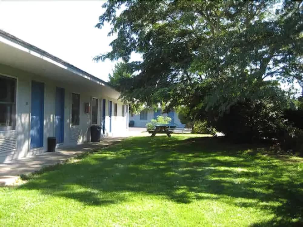 Captains Quarters Motel & Conference Center - photo 41