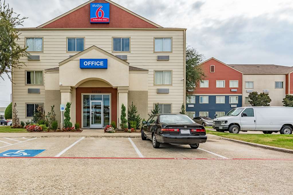 Studio 6 Dallas TX - photo 3