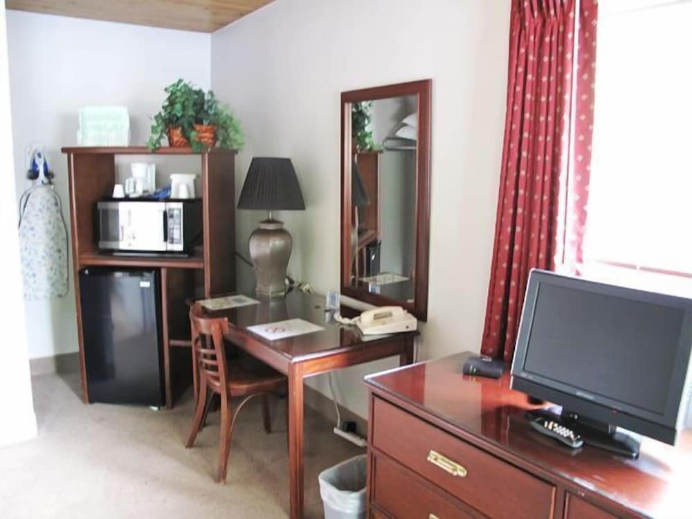 Hudson Manor Inn - photo 17