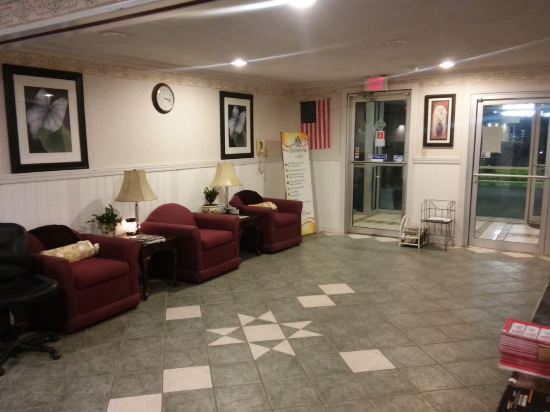 Super 6 Inn and Suites - photo 9