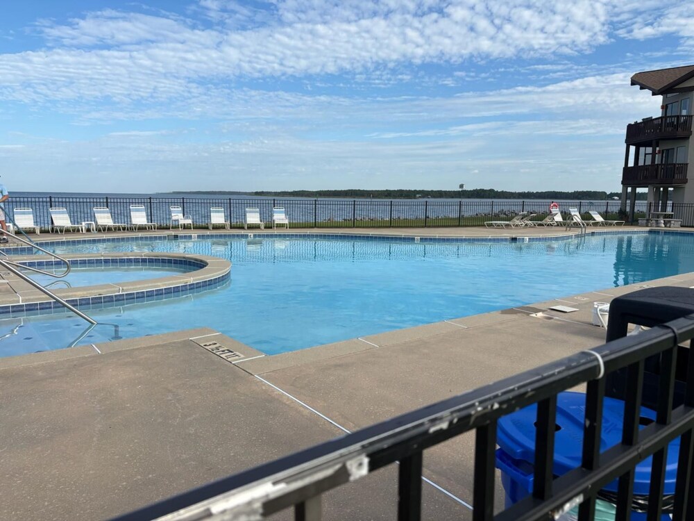 Sailboat 201 with Pool in Gulf Shores, United States