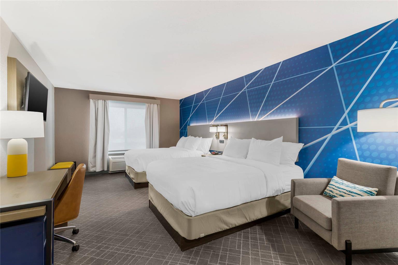Peach Tree Inn and Suites - photo 18